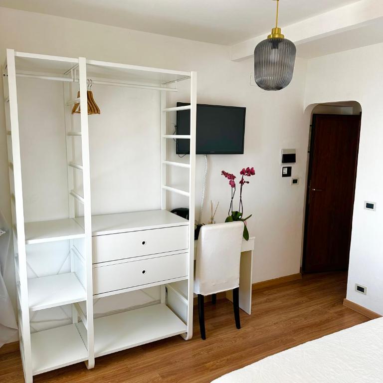 Villa Greta Hotel Rooms & Suites - Superior Double or Twin Room with Mountain and Sea View - 7