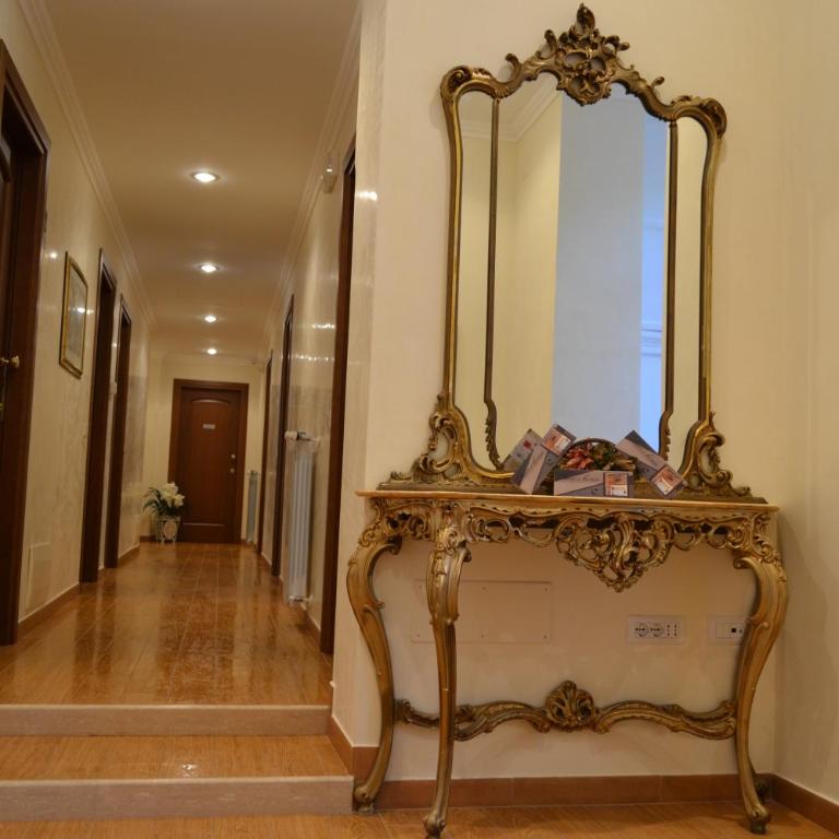 Tucci's Roma Guest House - Camera Matrimoniale - 16