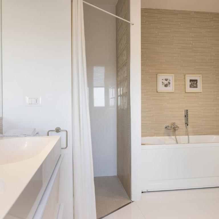 B&B Cá Bianca Ventisette Riccione - Camera Matrimoniale Deluxe con Vista Mare Laterale - 11
