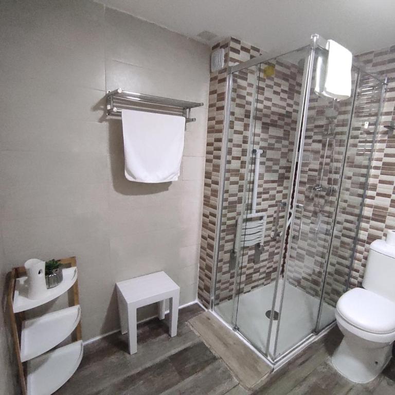 hostal olozaga - Comfort Quadruple Room - 5