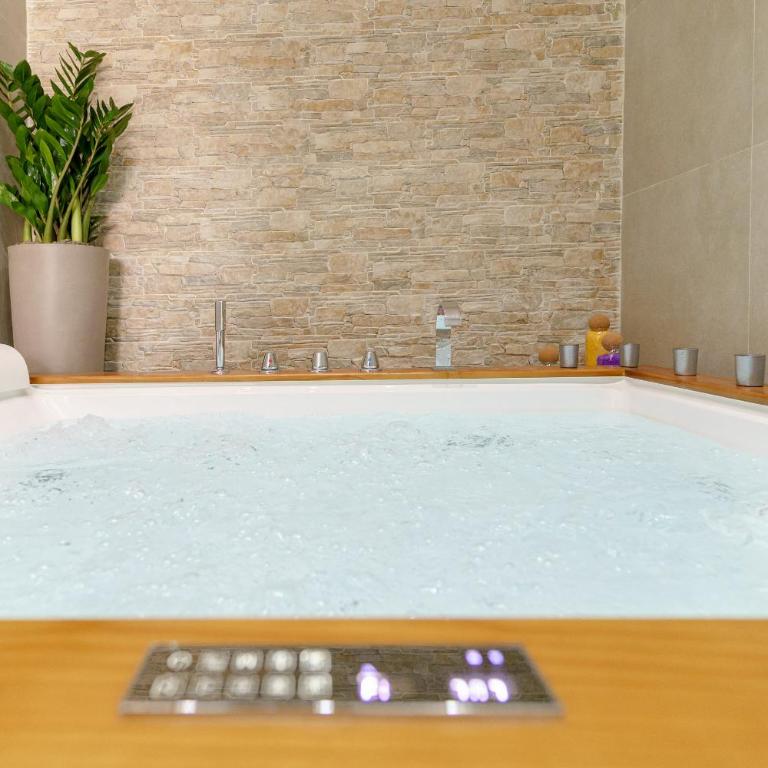 SiSTO18 - Double Room with Spa Bath - 3