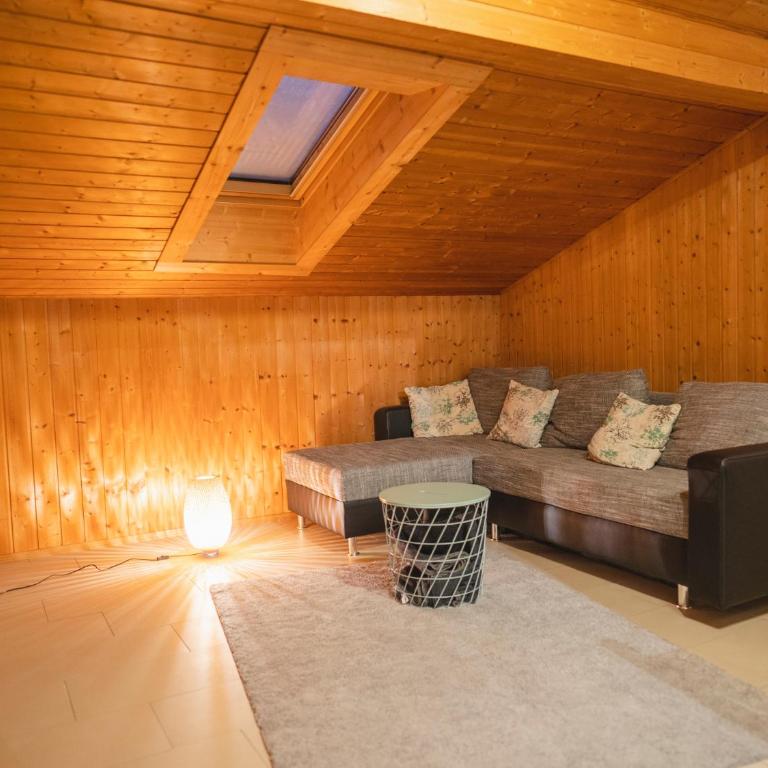 Ferienwohnungen Ebensperger - Chiemgau Karte - Apartment mit 2 Schlafzimmern - 1