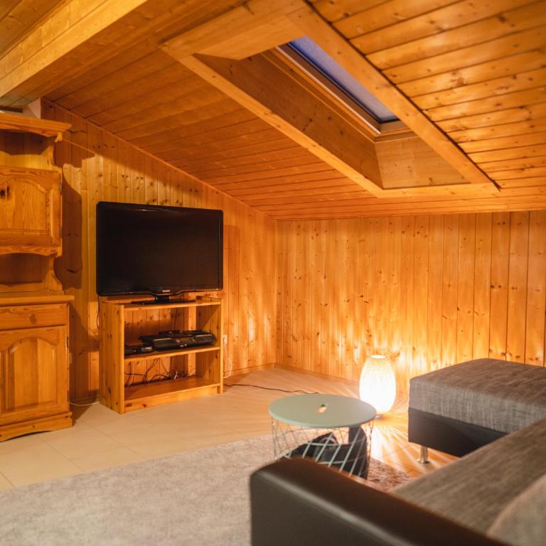 Ferienwohnungen Ebensperger - Chiemgau Karte - Apartment mit 2 Schlafzimmern - 2