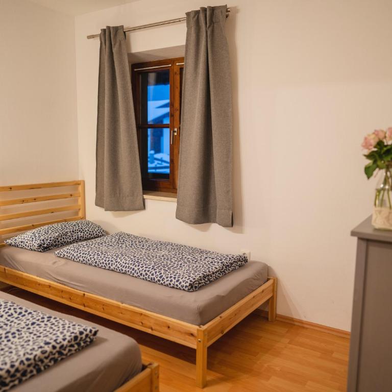 Ferienwohnungen Ebensperger - Chiemgau Karte - Apartment mit 2 Schlafzimmern - 6
