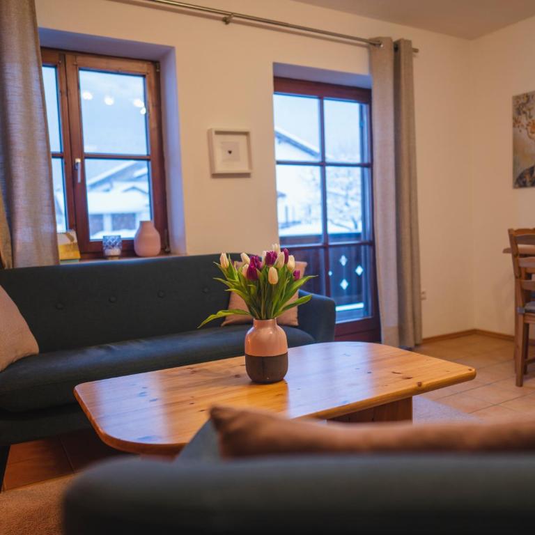 Ferienwohnungen Ebensperger - Chiemgau Karte - Apartment mit Balkon - 1