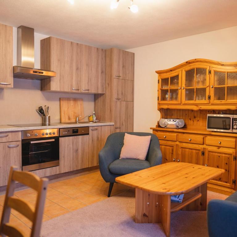 Ferienwohnungen Ebensperger - Chiemgau Karte - Apartment mit Balkon - 3