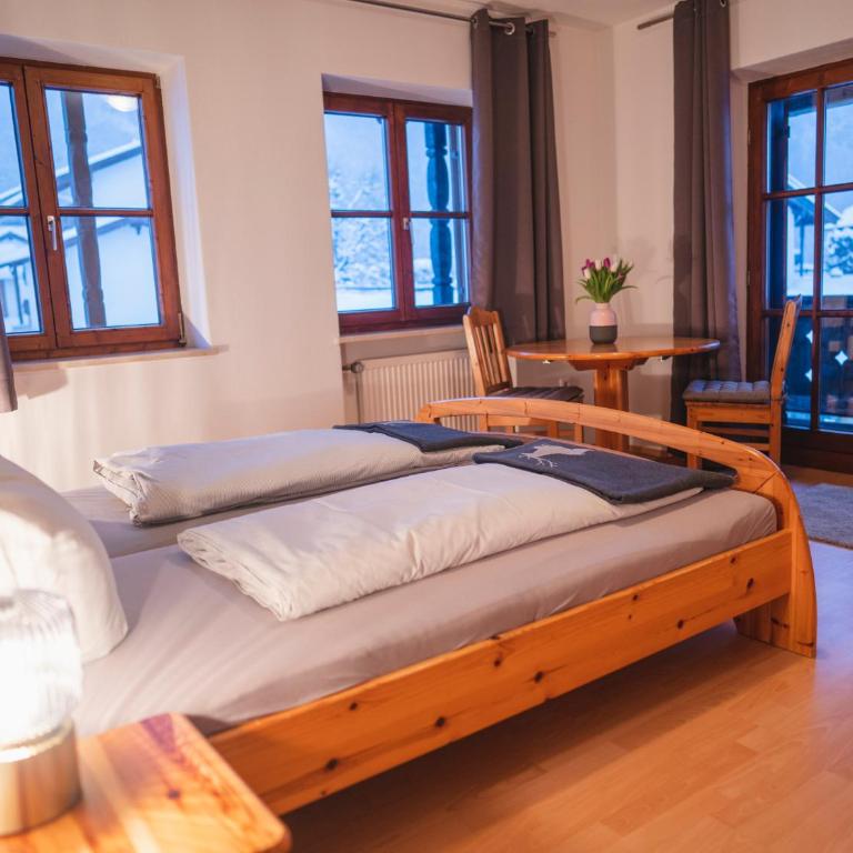 Ferienwohnungen Ebensperger - Chiemgau Karte - Apartment mit Balkon - 6
