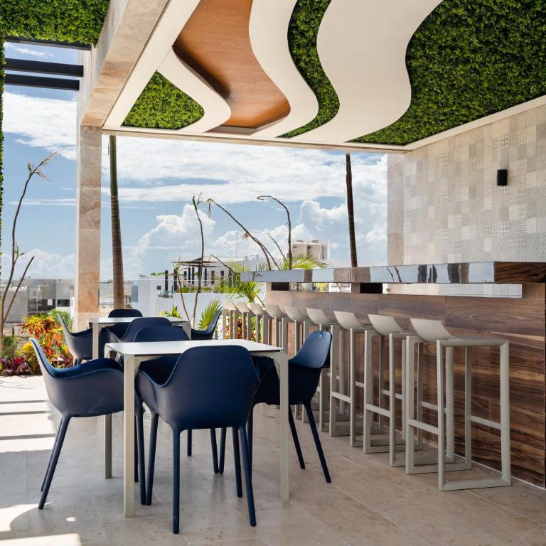 Lil Town - Studio Rooftop Pool & Gym - 8
