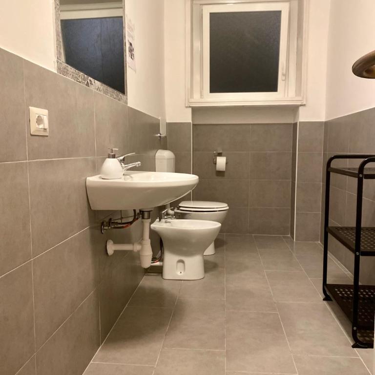 Guest House Pirelli Milano - Double Room with External Shared Bathroom - 4