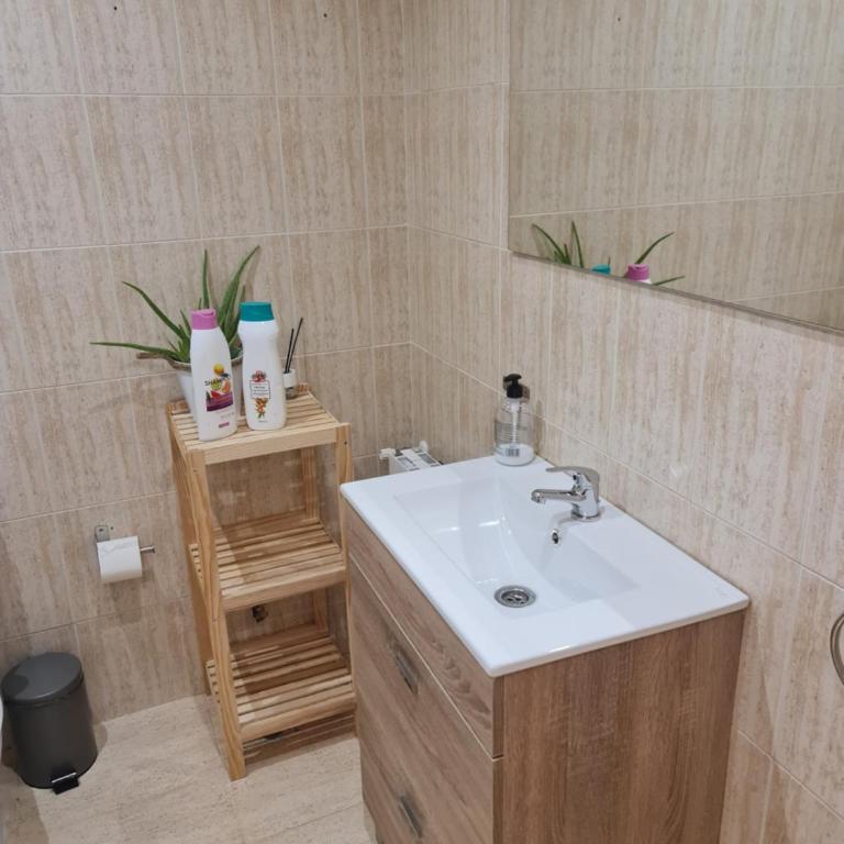Alicante Beach and Center - Two-Bedroom Apartment - 61
