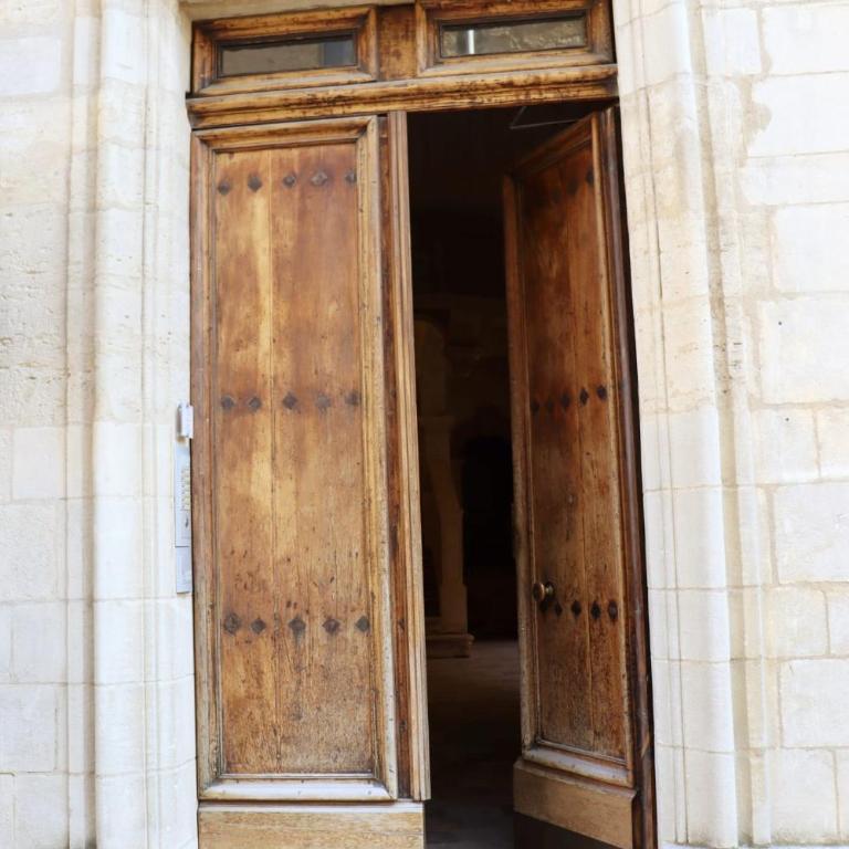 Uzès, au cœur du centre médiéval La Boussole d'Uzès, appartement de caractère du XVII -ème siècle - Appartement 2 Chambres - 35
