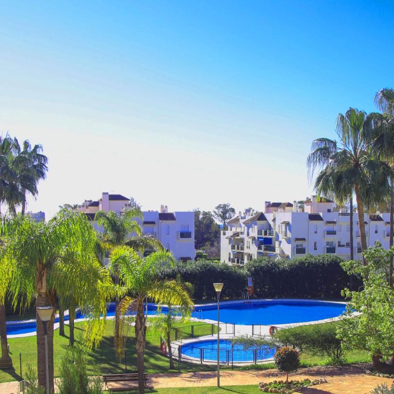 MARBELLA HOME RENTALS - 2BR, 2BTH apartment near Puerto Banús - Apartamento de 2 dormitorios - 3