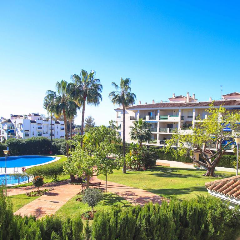 MARBELLA HOME RENTALS - 2BR, 2BTH apartment near Puerto Banús - Apartamento de 2 dormitorios - 4