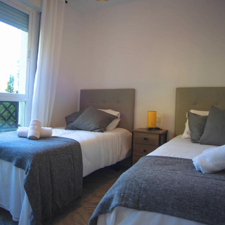 MARBELLA HOME RENTALS - 2BR, 2BTH apartment near Puerto Banús - Apartamento de 2 dormitorios - 25