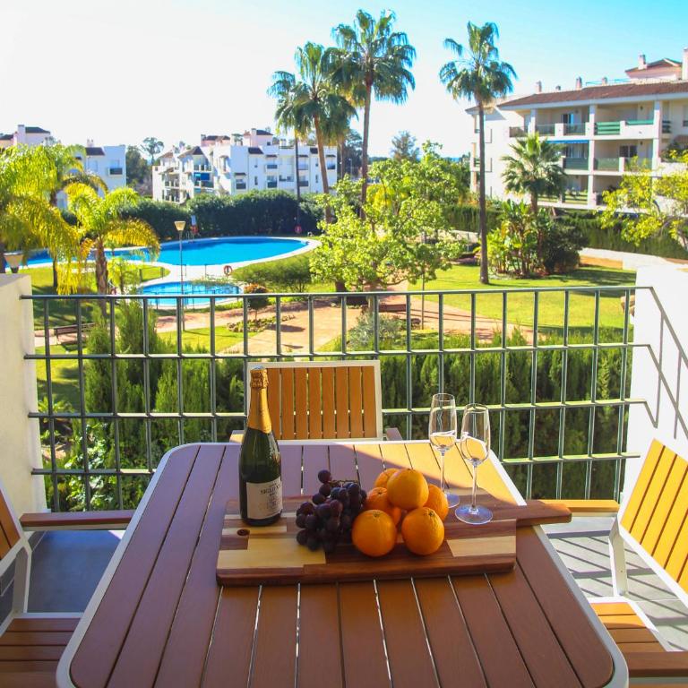 MARBELLA HOME RENTALS - 2BR, 2BTH apartment near Puerto Banús - Apartamento de 2 dormitorios - 12