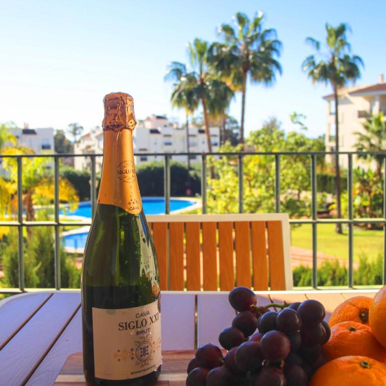 MARBELLA HOME RENTALS - 2BR, 2BTH apartment near Puerto Banús - Apartamento de 2 dormitorios - 33