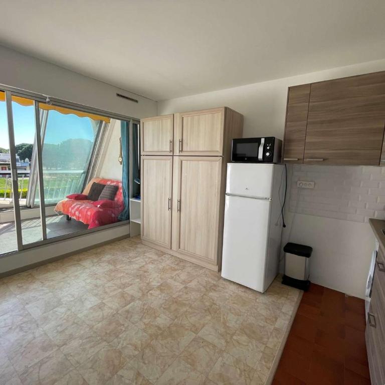 Studio climatisé 4 pers avec piscine et parking à Port Camargue - FR-1-250-230 - Appartamento - 4