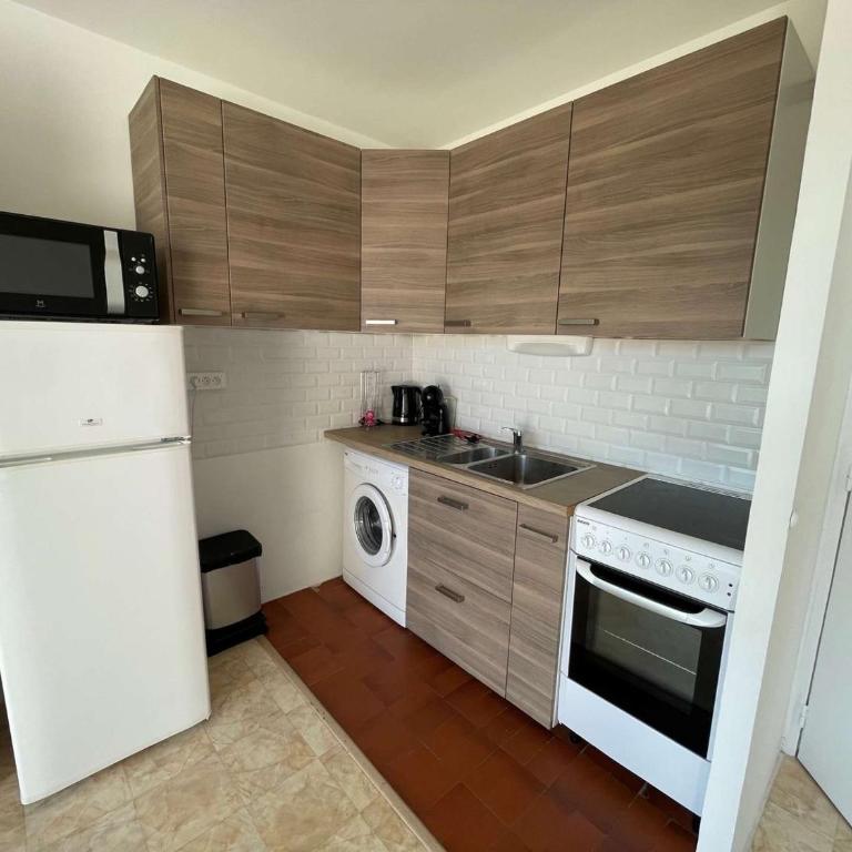 Studio climatisé 4 pers avec piscine et parking à Port Camargue - FR-1-250-230 - Appartamento - 8