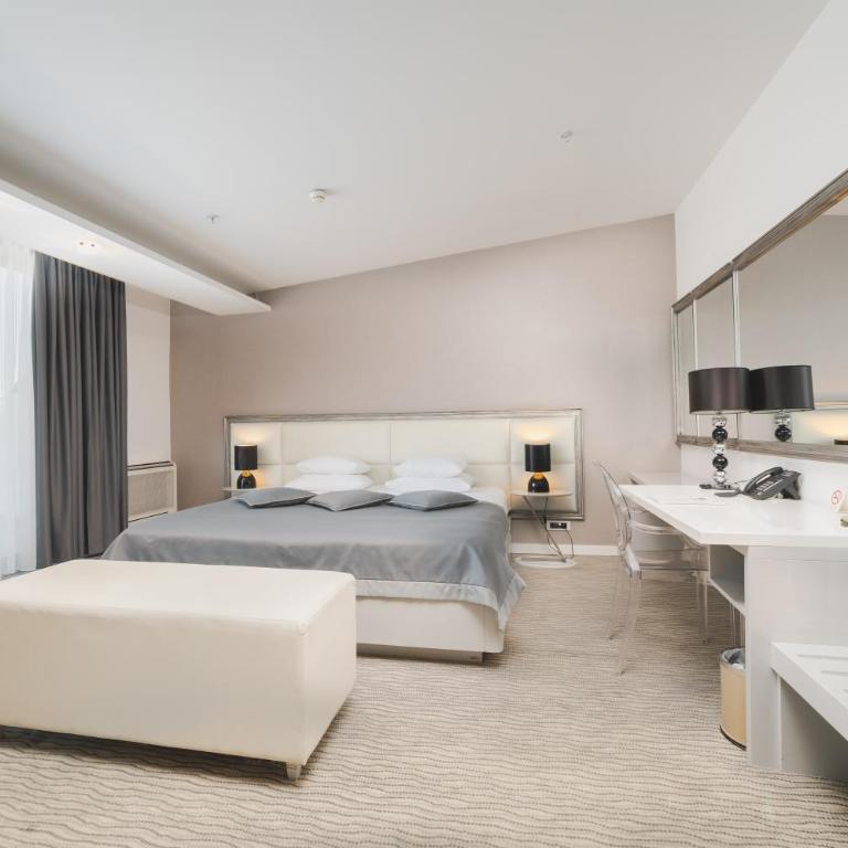Hotel Aurel - Deluxe Suite - 6