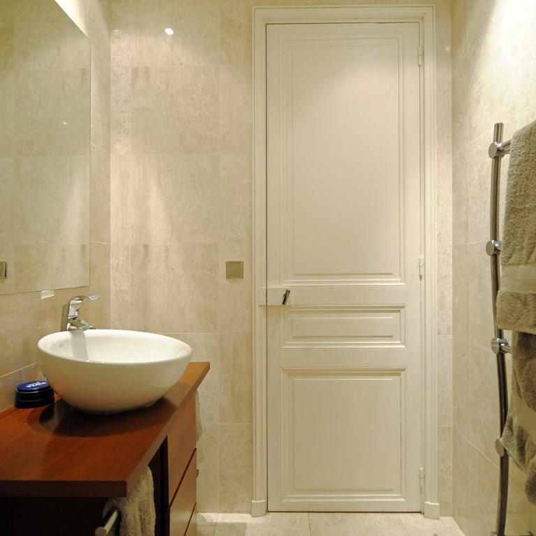 Champs Elysees Homestay - AIR CONDITIONING - Chambre Double - 6