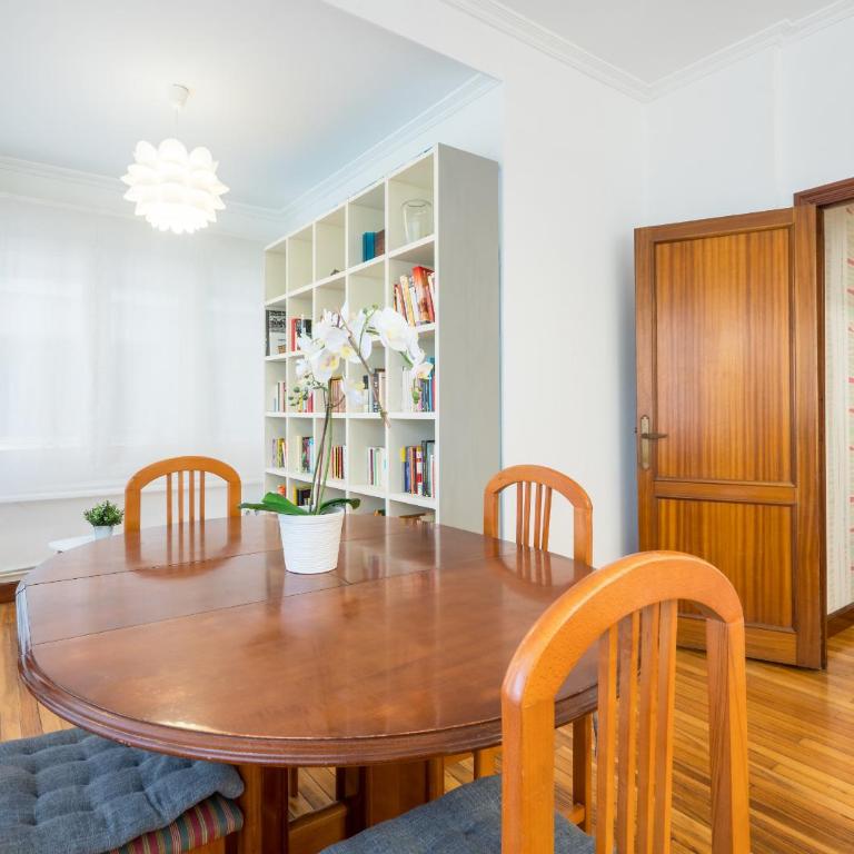 Ybarra apartment by People Rentals - Two-Bedroom Apartment - 10