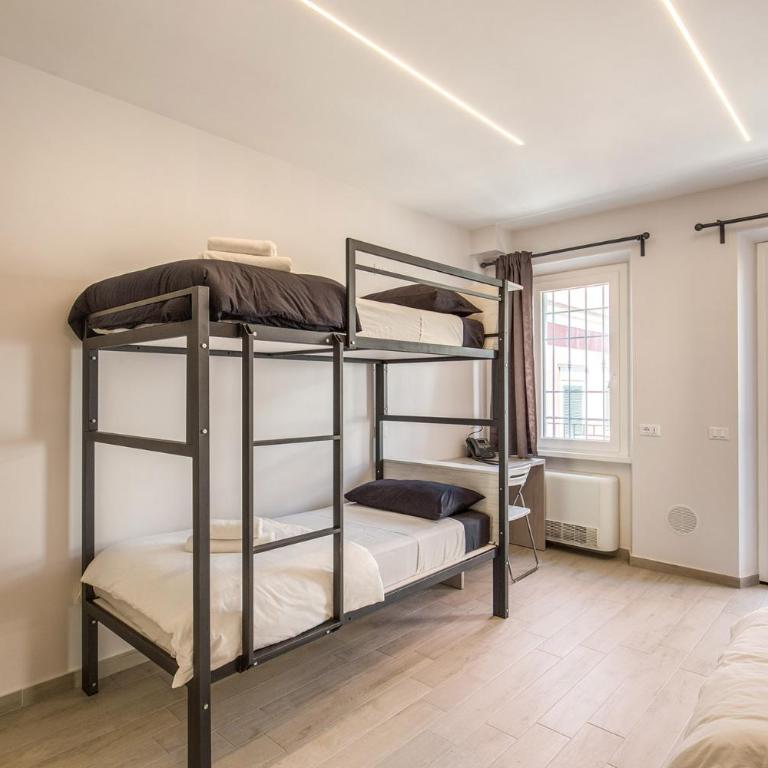 Aurelia Vatican Suites - Triple Room with Balcony - 4