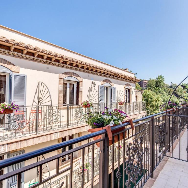 Aurelia Vatican Suites - Triple Room with Balcony - 1
