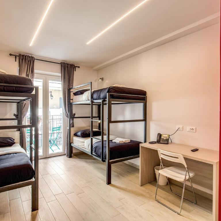 Aurelia Vatican Suites - Quadruple Room with Balcony - 4