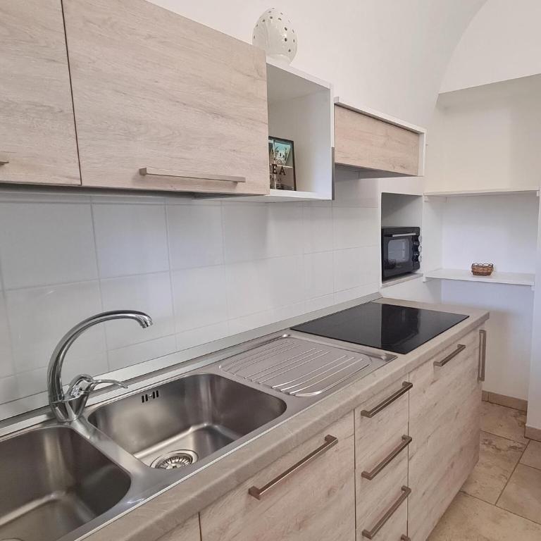 Trulli in Puglia with Private Forest - Two-Bedroom Trullo House - 20