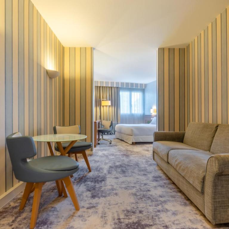 Holiday Inn Nice - Port St Laurent by IHG - Chambre Double Standard avec Canapé-Lit - Vue sur Ville - 1