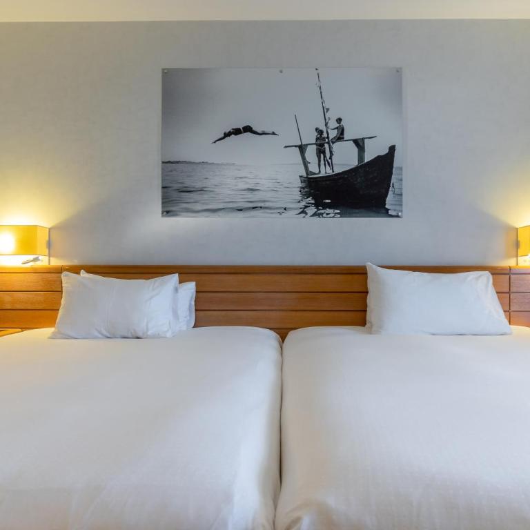 Holiday Inn Nice - Port St Laurent by IHG - Chambre Double Standard avec 2 Lits Doubles - Vue sur Ville - 1