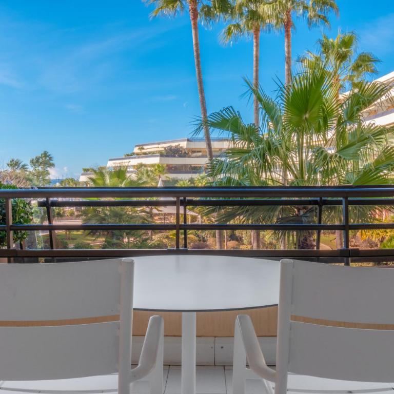 Holiday Inn Nice - Port St Laurent by IHG - Chambre Double Premium avec Balcon - Vue sur Jardin - 1