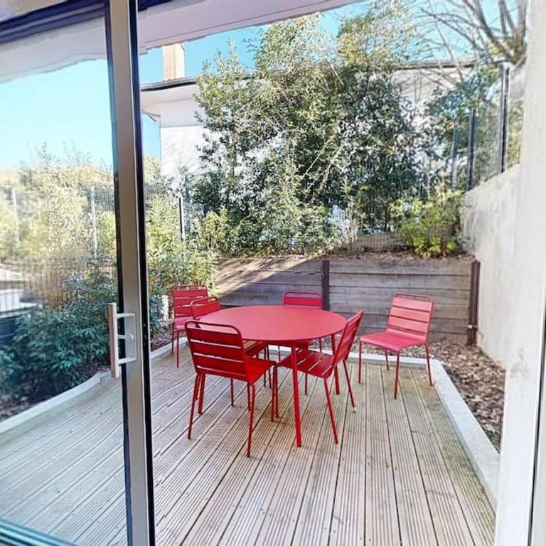 TERRASSES SAINT GEORGES - Un emplacement exceptionnel au centre-ville et au calme à quelques pas du lac marin - One-Bedroom Apartment - 1