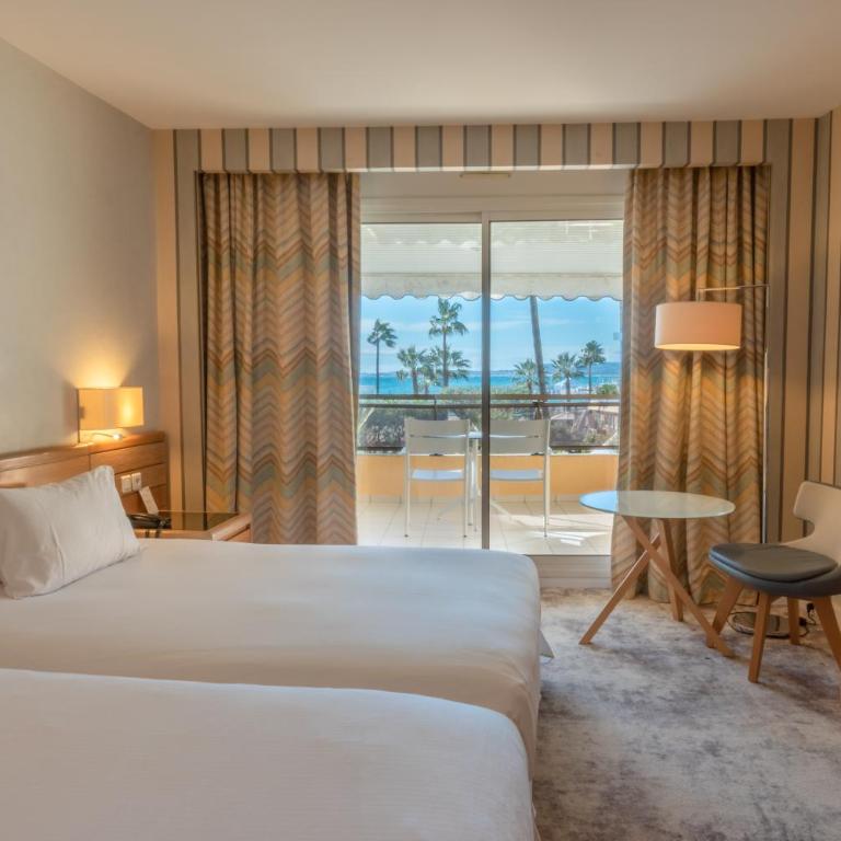 Holiday Inn Nice - Port St Laurent by IHG - Chambre Double Premium avec 2 Lits Doubles et Balcon - Vue sur Mer - 1