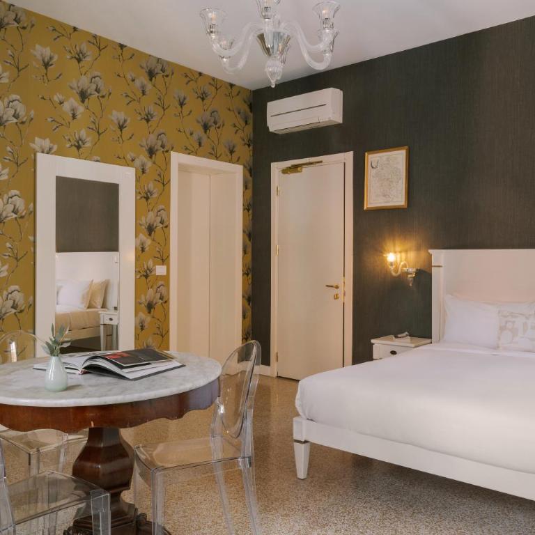 iH Hotels Venezia Salute Palace - Camera Matrimoniale Deluxe con Vista Canale - 3