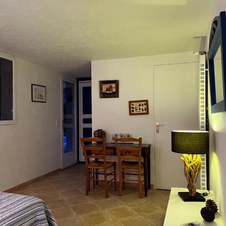 Natur & Jasmin Chambres d'hôtes naturistes en Provence - Chambre Double avec Salle de Bains Privative - 13