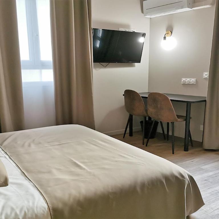 Appart Hotel Spa Perpignan - Suite Lit Queen-Size avec Baignoire Spa - 1