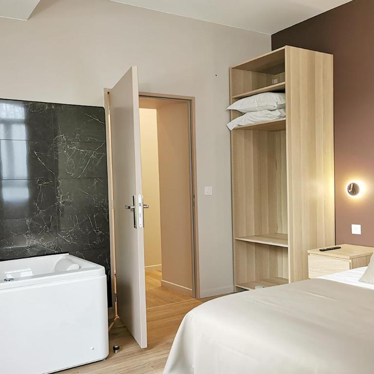 Appart Hotel Spa Perpignan - Suite Lit Queen-Size avec Baignoire Spa - 2