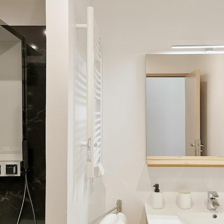 Appart Hotel Spa Perpignan - Suite Lit Queen-Size avec Baignoire Spa - 3