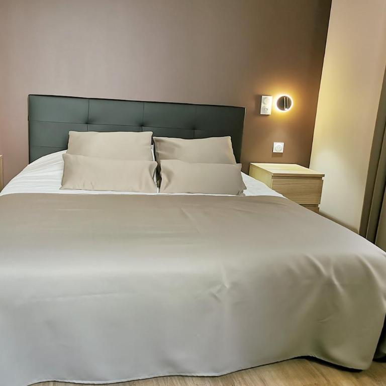 Appart Hotel Spa Perpignan - Suite Lit Queen-Size avec Baignoire Spa - 4