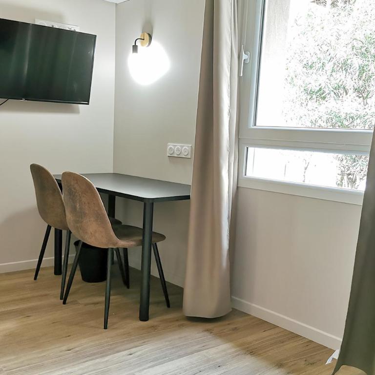 Appart Hotel Spa Perpignan - Suite Lit Queen-Size avec Baignoire Spa - 6