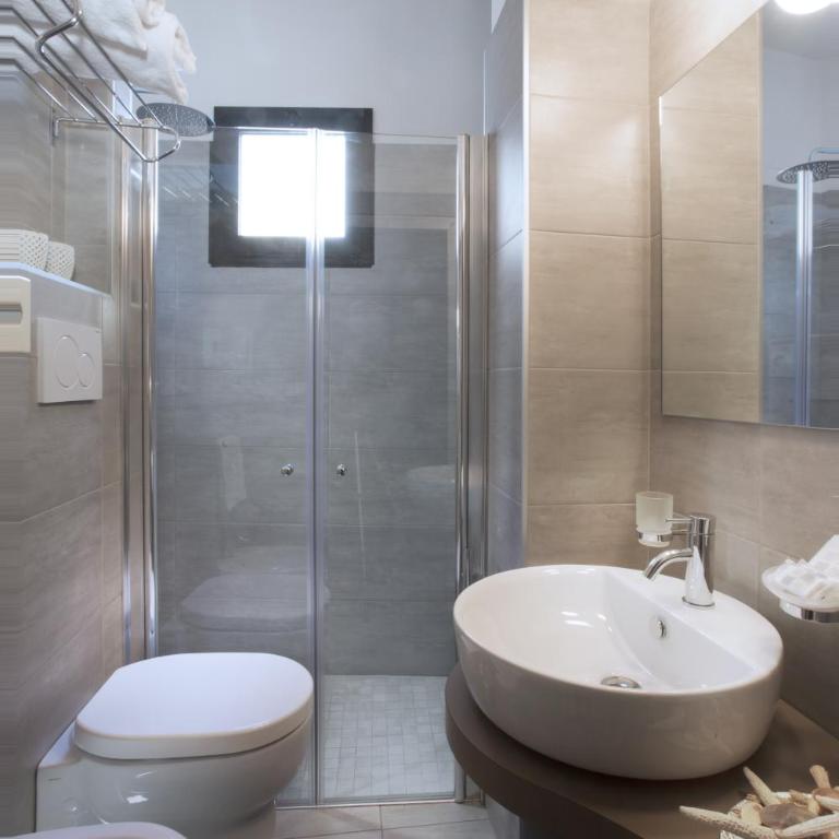 Hotel Ambassador - Deluxe Double or Twin Room - 1