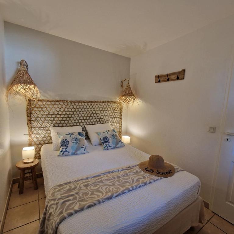 Appartements au coeur du golf, proche du lac et vélodyssée - Appartement - Vue sur Piscine - 13