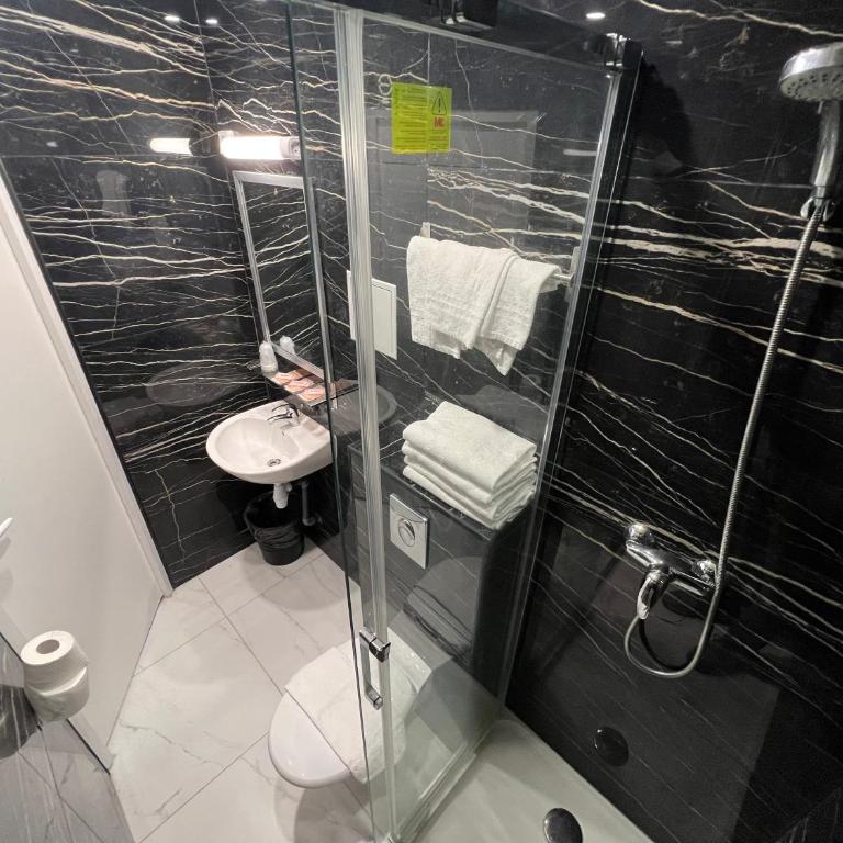 Hipotel Paris Printania Maraichers - Chambre Familiale avec Douche - 4