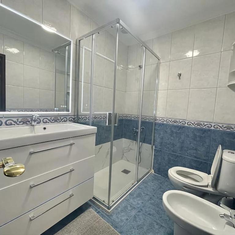 Affordable holiday accommodation for large families and groups at Las Canteras beach with 3 Bedrooms and Free Parking - Apartamento de 3 dormitorios - 5