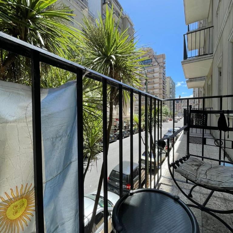 Rincon Billinghurst en MDQ, departamento a 150 ms del mar, 2 dormitorios, capacidad 7 personas, solo familias, con balcon y patio, en Lamadrid 2238 Mar del Plata - Apartamento de 2 dormitorios - 1