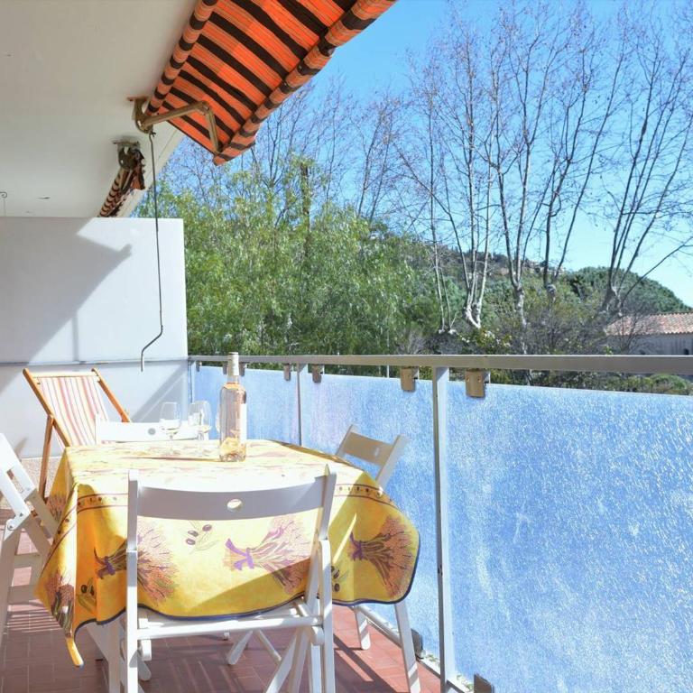Charmant T2 avec balcon, proche plage Saint Clair, parking, 4 couchages - Le Lavandou - FR-1-251-258 - Apartment (4 Adults) - 1