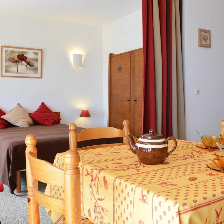Charmant T2 avec balcon, proche plage Saint Clair, parking, 4 couchages - Le Lavandou - FR-1-251-258 - Apartment (4 Adults) - 2