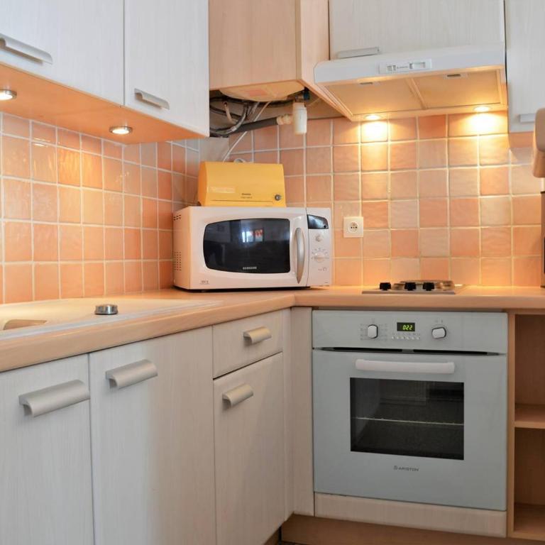 Charmant T2 avec balcon, proche plage Saint Clair, parking, 4 couchages - Le Lavandou - FR-1-251-258 - Apartment (4 Adults) - 6