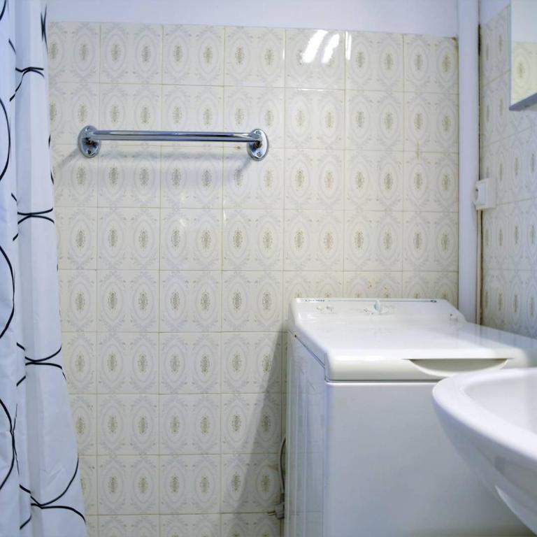 Charmant T2 avec balcon, proche plage Saint Clair, parking, 4 couchages - Le Lavandou - FR-1-251-258 - Apartment (4 Adults) - 8